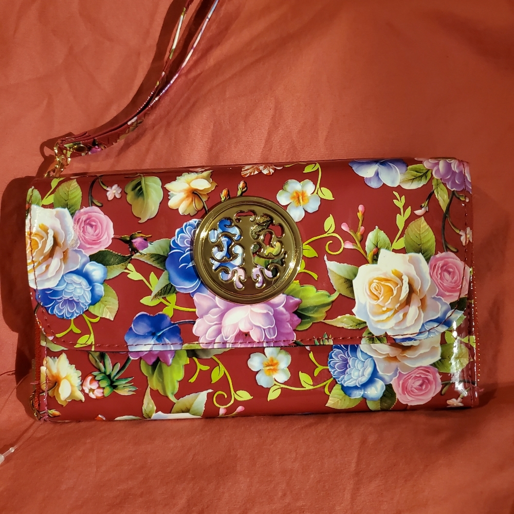 Patent shine man made crssbdy wallet floral bright
